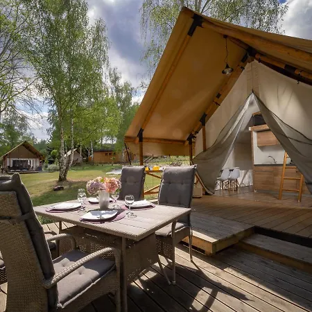 Marina & Glamping Nova Zivohost אוהל מפואר Křečovice
