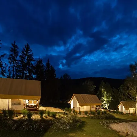 Marina & Glamping Nova Zivohost אוהל מפואר Křečovice