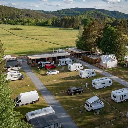 Marina & Glamping Nova Zivohost אוהל מפואר Křečovice
