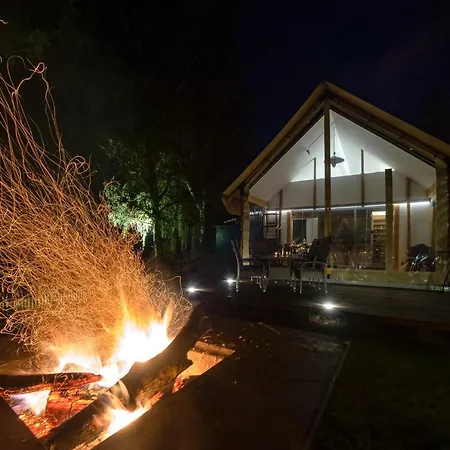 Marina & Glamping Nova Zivohost אוהל מפואר *